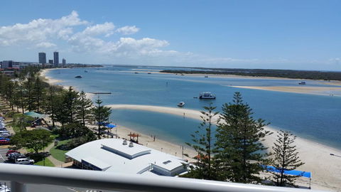 Grand Hotel Ocean View Apartment Labrador - Accommodation Bookings 0