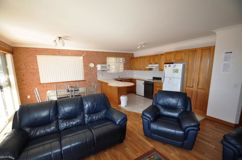 Grand Pacific 1 - Unit 4 - Accommodation Bookings 3