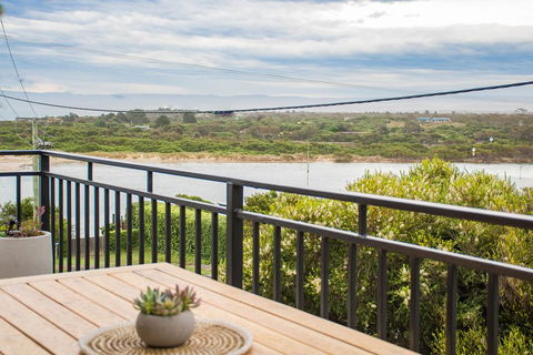Granite Beach House - Accommodation Bookings 2