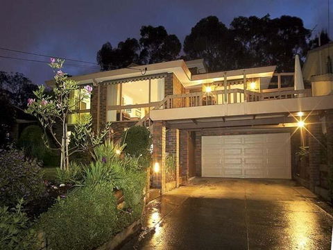 Great Views/Location 5 Bedrooms In Glen Waverley - Accommodation Bookings 0