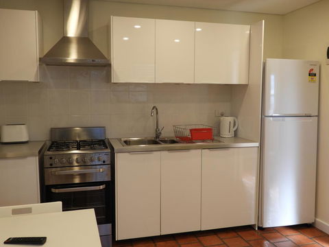 Guesthouse With Pool & BBQ - 10 Kms From CBD - Accommodation Bookings 1