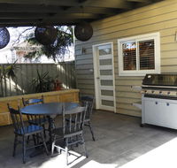 Guesthouse with Pool  BBQ - 10 kms from CBD - Accommodation Bookings