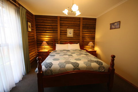 Halls Gap Log Cabins - Accommodation Bookings 3