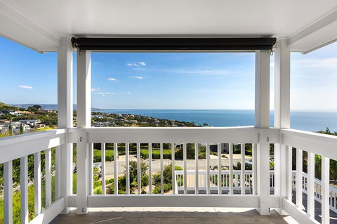 Hampton's Retreat Family Friendly, Water Views, Close To Beach With Heated Pool - Accommodation Bookings 2