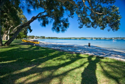 Hamptons Coastline Retreat- Waterfront With A Heated Pool - Accommodation Bookings 1