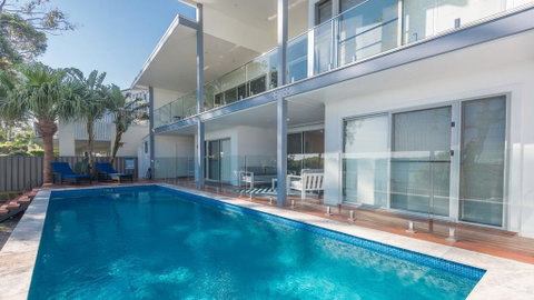 Hamptons Coastline Retreat- Waterfront With A Heated Pool - Accommodation Bookings 0