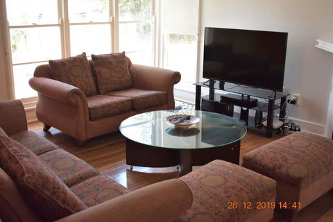 Happy Cozy House For Holidays, Beach, BBQ, Pet Friendly 35kms From CBD In Country Life Style !!! - Accommodation Bookings 2