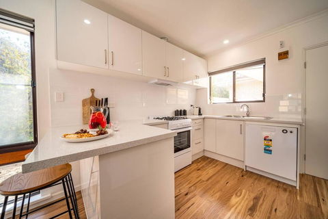 Harmony At Henley Beach-Wifi - Nespresso - Netflix - Accommodation Bookings 3