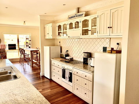 Harry Scotts Farmhouse At Vineyard - Accommodation Bookings 2