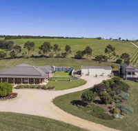 Harry Scotts Farmhouse At Vineyard
