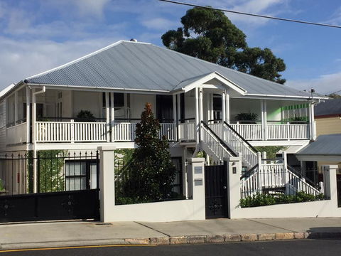 Heal House - Accommodation Bookings 0