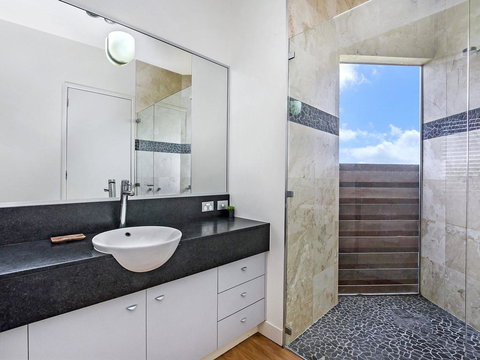 HEARN'S BEACH HOUSE - Accommodation Bookings 3