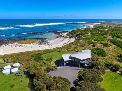 HEARN'S BEACH HOUSE - Accommodation Bookings 0