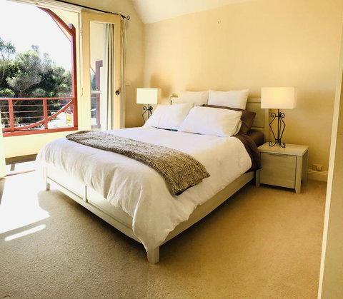 Heart Of Geelong Entire Townhouse Sleeps 8 - Accommodation Bookings 1