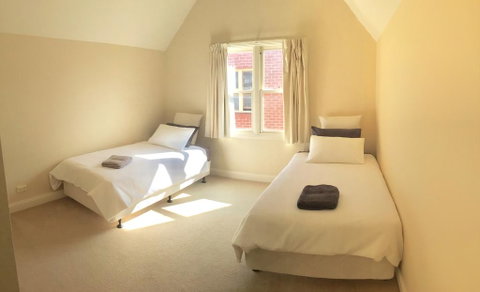 Heart Of Geelong Entire Townhouse Sleeps 8 - Accommodation Bookings 2