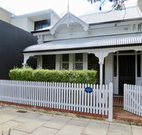 Heritage Luxury 3BR Cottage on Halifax - Accommodation Bookings