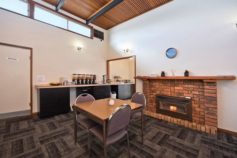 Hi Way Eight Motor Inn - Accommodation Bookings 1