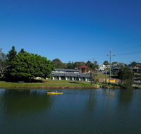 Hibiscus Lakeside Motel