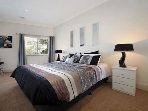 Hidden Gem In Cafe Strip! Chadstone + King Bed - Accommodation Bookings 3