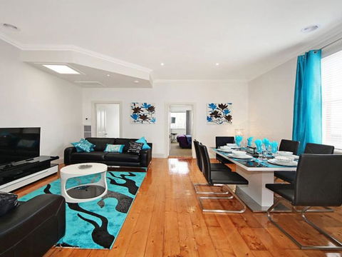Hidden Gem In Cafe Strip! Chadstone + King Bed - Accommodation Bookings 0