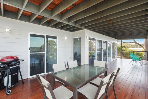 Hillcrest Views Of Wagonga - Accommodation Bookings 3