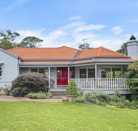 Hillview Cottage - classic country comfort and charm