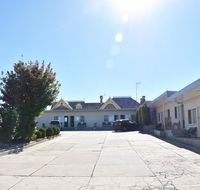 Hillview Motel