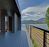 Hobart Waterfront Luxury Retreat