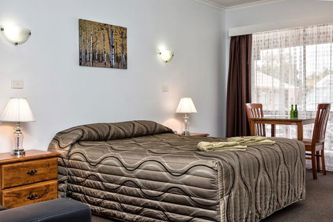 Holbrook Town Centre Motor Inn - Accommodation Bookings 2