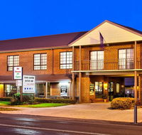 Holbrook Town Centre Motor Inn