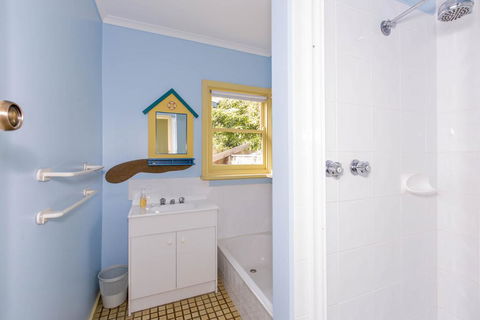 HOLIDAY ON NAUTILUS INVERLOCH - Accommodation Bookings 3