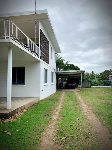 Holiday Rental - Huge House With Beach Views - Accommodation Bookings 3