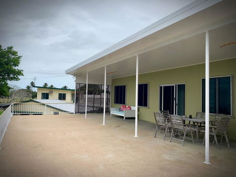 Holiday Rental - Huge House With Beach Views - Accommodation Bookings 2