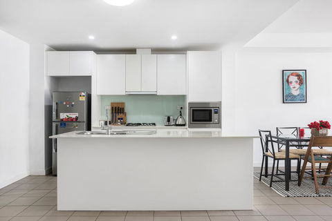 HOMEBUSH CLOSE TO OLYMPIC PARK KOZY 2 BED 2 BATH NHO075 - Accommodation Bookings 3