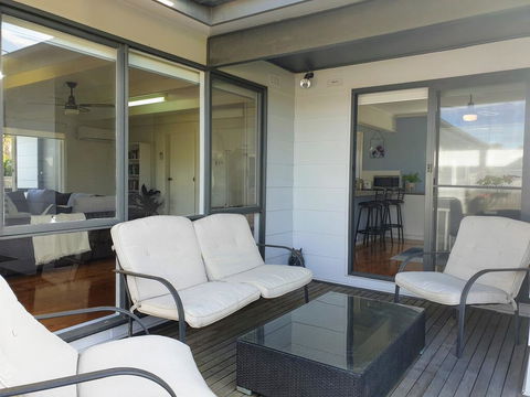 Homely Getaways In Surf Beach - Pet Friendly - Accommodation Bookings 1
