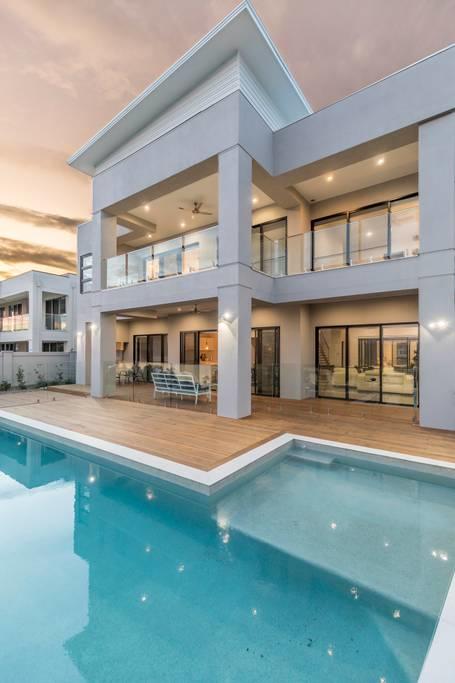 HomePlus - Luxury Living In Sanctuary Cove - Accommodation Bookings 3
