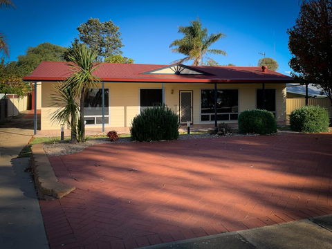 Hooterville - Accommodation Bookings 0