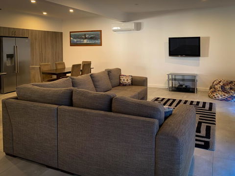 Hooterville - Accommodation Bookings 3