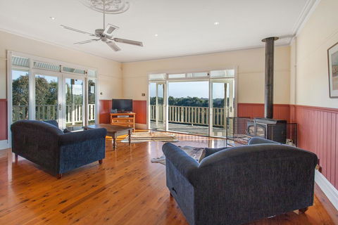 Hopkins River Homestead - Fireplace, Linen, WiFi, 4 Bdrm - Accommodation Bookings 0