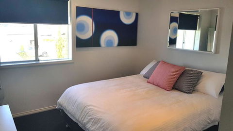 Island Waterfront Getaway - WiFi - Accommodation Bookings 2