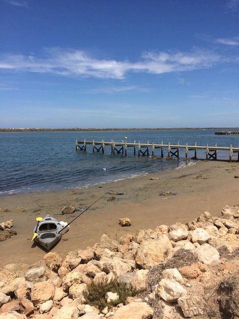 Island Waterfront Getaway - WiFi - Accommodation Bookings 3