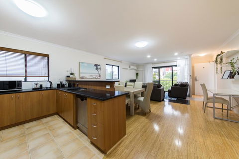 ISOLATION READY!! Super Size Me!! Top Location. Isolation Ready. Sanitised. Free CAT Bus, Pool, Gym And Everything At Your Finge - Accommodation Bookings 2