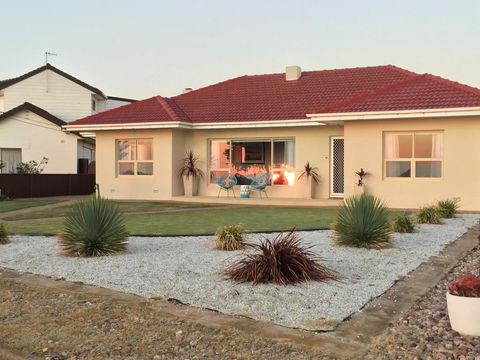 Jewel Of The South Beachside Holiday Rental - Accommodation Bookings 0