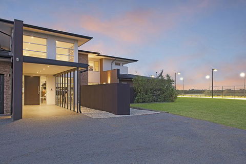 Jolong Park Club House - Accommodation Bookings 3