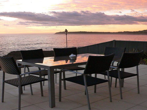 Jones's Beach House - Perfect Location With Views! - Accommodation Bookings 0