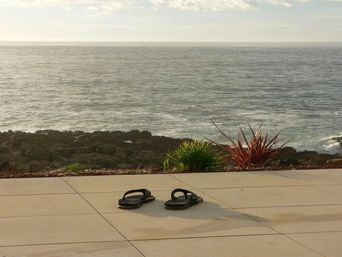 Jones's Beach House - Perfect Location With Views! - Accommodation Bookings 1