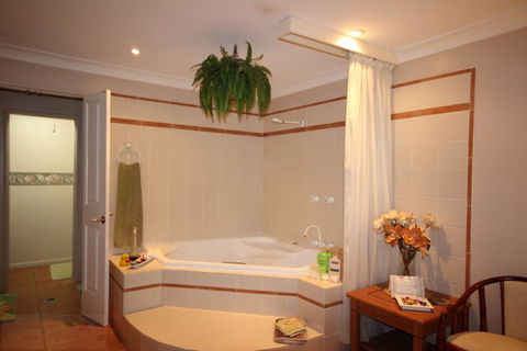 Kalimna - Spa Room - Accommodation Bookings 1