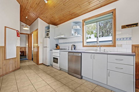 Kendalls Beach Holiday Park - Accommodation Bookings 2