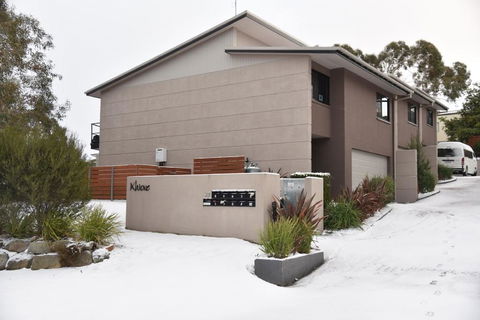 Khione 1 - Modern & Spacious With Views Towards Lake Jindabyne & The Mountains Beyond - Accommodation Bookings 0