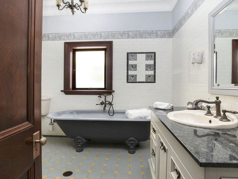 Kilburn - Views As Far As The Eyes Can See - Accommodation Bookings 2